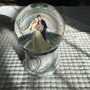 Twinkle Musical Wedding Snow Globe with Bride and Groom